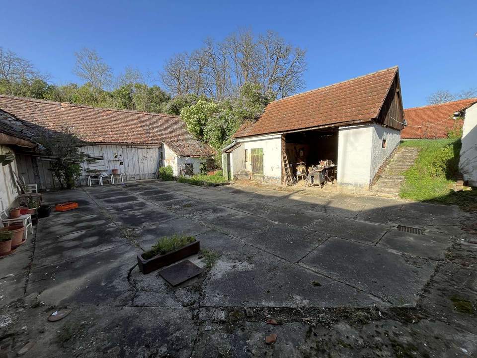 1.178 qm Grundstücksfläche, mit 2 Stadln, 1 Garage, 1 Halle und einem Abriss Objekt!