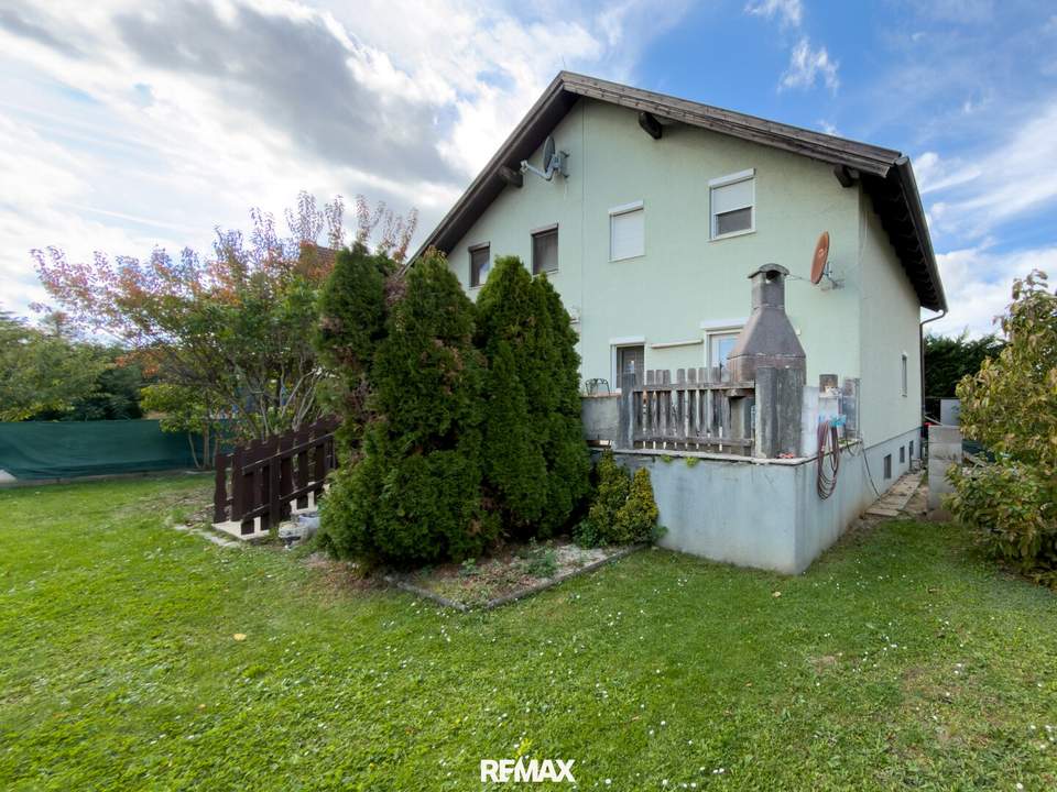 Terminbuchung online! Zwei Doppelhaushälften mit Garten und Pool