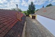 GROSSZÜGIGES LANDHAUS MIT GESCHLOSSENEM INNENHOF UND NEBENGEBÄUDEN IN PARADIESISCHER GRÜNRUHELAGE MIT GROSSEM GRUNDSTÜCK