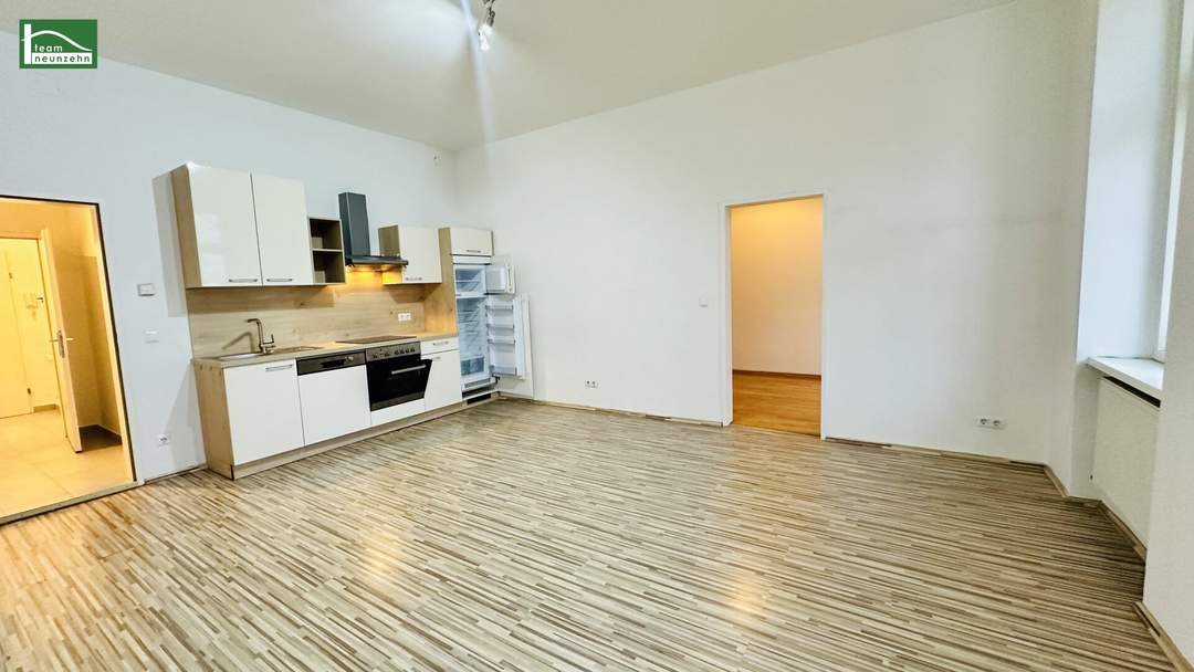 Kleine Altbauwohnung, frisch ausgemalt, neuwertige Küche, ruhig im Hinterhof gelegen, mit guter Raumaufteilung.