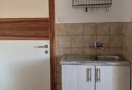 Ruhige, zentral gelegene Wohnung im Dachgeschoss mit Autoabstellplatz