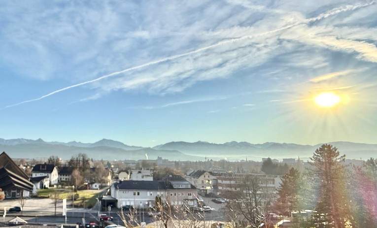 Klagenfurt - Welzenegg: Lichtdurchflutete 4-Zi-Wohnung mit tollem Panoramablick, Garage &amp; Parkplatz