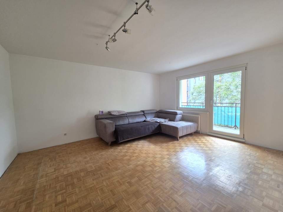 Eigentumswohnung mit Loggia und Lift samt eigenem Innenhofparkplatz in guter Lage