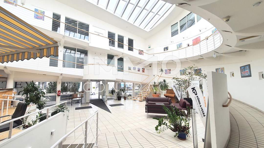 Bürokomplex (auch einzeln zu mieten), All-Inklusive Miete, Parkplatz (nach Verfügbarkeit)