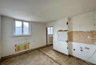 Sanierungsbedürftige Drei-Zimmer-Wohnung mit zwei Parkplätze | RIEDERSBACH