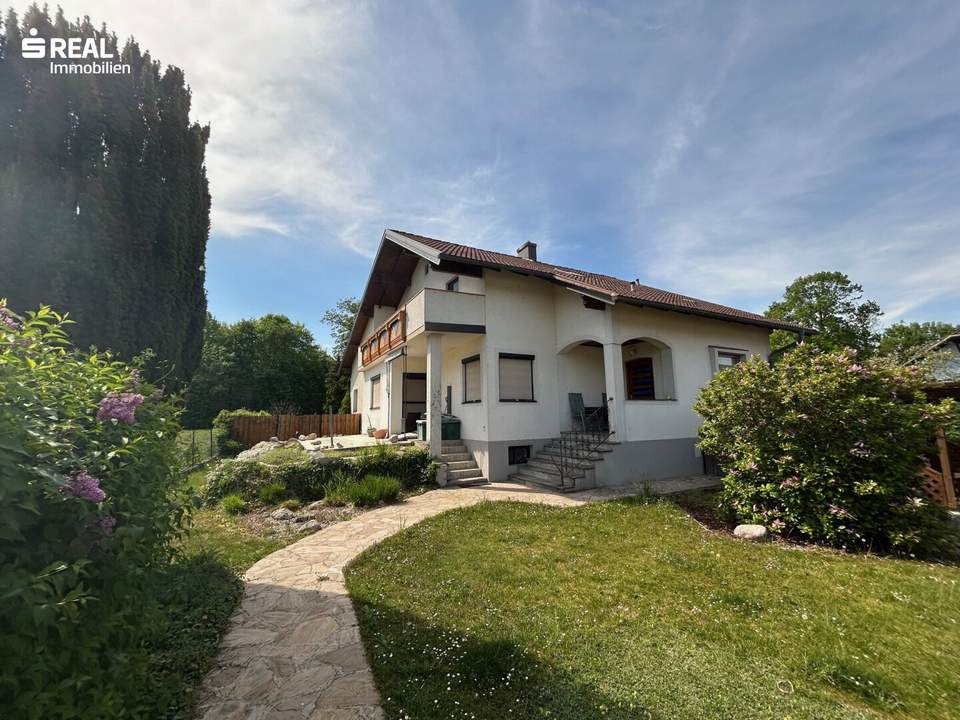 Großzügiges Wohnhaus mit zwei Wohneinheiten