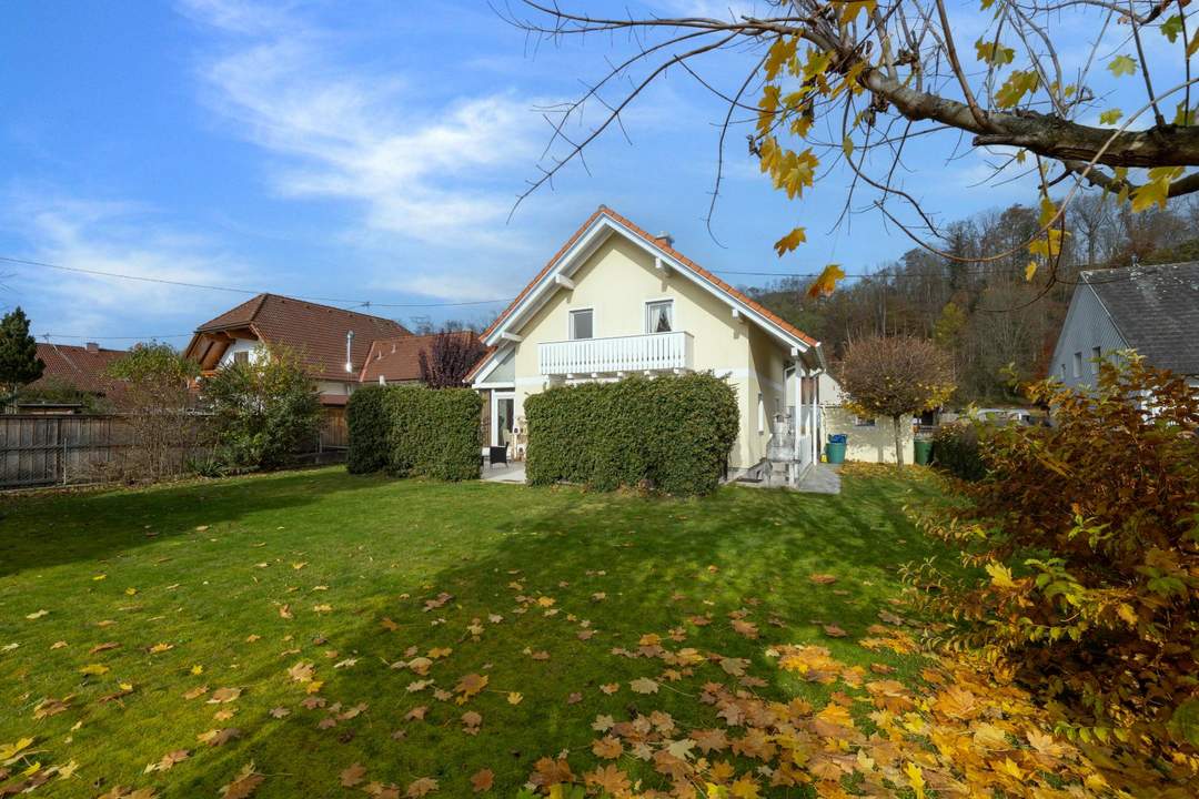 183 m² Wohn- und Nutzfläche – 729 m² Grundstück – SOFORT VERFÜGBAR! Voll unterkellertes Einfamilienhaus mit traumhaftem Garten in sonniger Ruhelage!