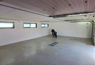 Zwei GARAGEN / HALLEN mit jeweils 3 STELLPLÄTZEN - zu mieten