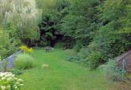 Exklusives Dachgeschoß-Juwel in Turmvilla mit großem Gartenanteil