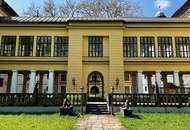 Prunkvolles Schloß mit Park und Schloßteich