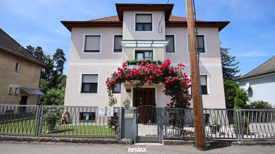 Mehrfamilienhaus mit Pool, Garage und Garten zu verkaufen
