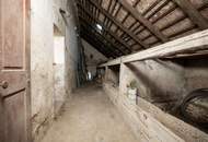 "Zauberhafter Dreikanthof mit großem Gartenparadies bei Tulln"