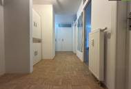 Großzügige 3-Zimmer-Wohnung mit Carport in denkmalgeschütztem Altbau