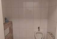 Vermiete Liegenschaft teilbar 1) Haus 157m² 2)Geschäftslokal (Praxis Gastro?, Kaffee? ect) 220m² 3)Lager derzeit mit Hochregalen 250m² 4)Lager- Geschäfts- oder Bürofläche 1.OG 234m² 5)Doppelgarage (vermietet)LKW-tauglich 49,40m² 6)Außenflächen und Parkplätze (Provisionsfrei)