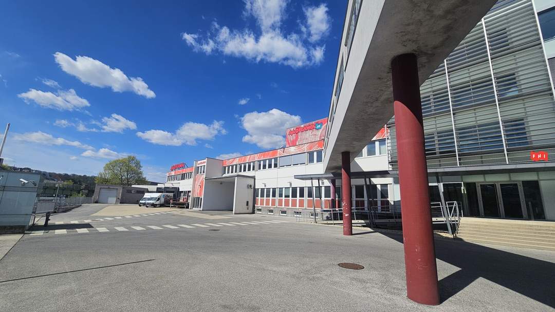 Moderne Betriebsliegenschaft nähe U4-Hütteldorf mit top ausgestatteten Lagerflächen von 280 - 950 m2