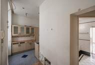 **Hannovermarkt** Renovation Opportunity: 3-Room Period Apartment with Approved Balcony – Airbnb Suitable