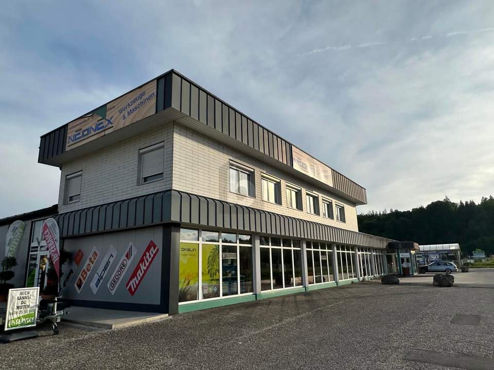 GEWERBEHALLE MIT FENSTERFRONT, FUßBODENHEIZUNG & BÜROBEREICH