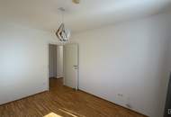 RUHIG WOHNEN. ENTSPANNT LEBEN. – 3 ZIMMER MIT BALKON & POOL | ZELLMANN IMMOBILIEN