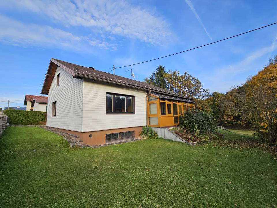 Einfamilienhaus mit großzügigem Garten in Siedlungsrandlage