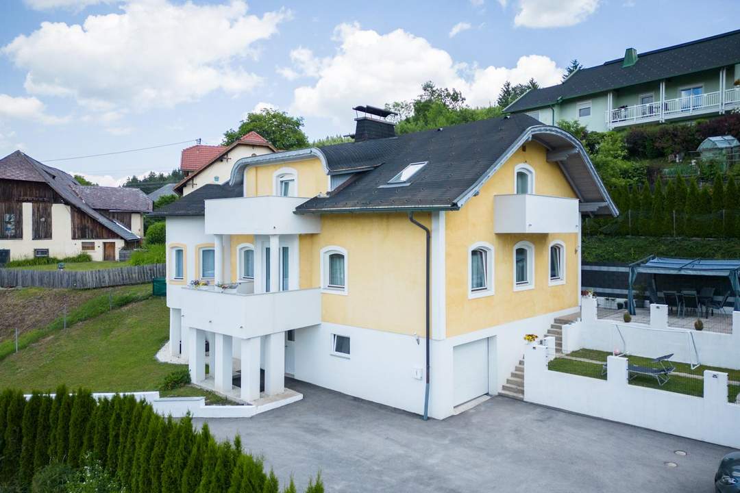 Großzügiges Domizil mit herrlicher Aussicht, ideal für große Familien