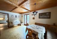 Zweifamilienhaus in ruhiger Alleinlage mit hervorragender Raumaufteilung und modernisiertem Erdgeschoss