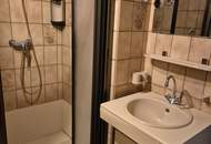 Renovierungsbedürftige 4 Zimmer Wohnung mit Loggia