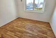 Durchdacht geplant, hochwertig umgesetzt! Happy to be here! Klimaaktiv Bronze / Kompakt / 3 Zimmer / Großer Süd-Balkon! TOP Neubauprojekt im Grünen + Perfekte Raumaufteilung + Luftwärmepumpe und Solaranlage + Garage!