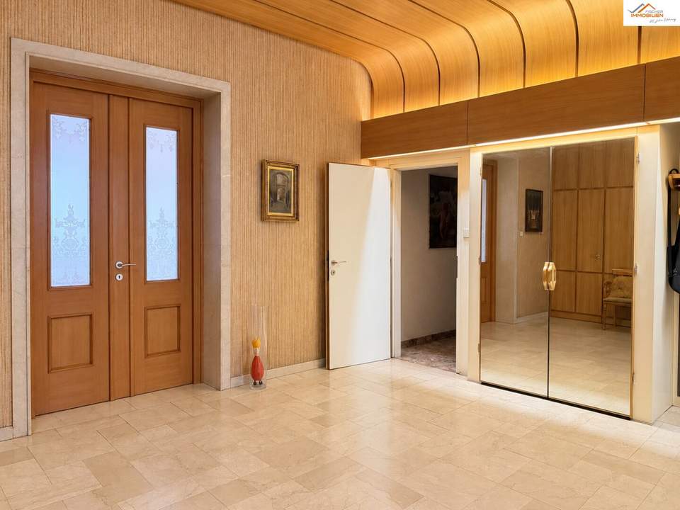 GROSSZÜGIGE WOHNUNG AM MEXIKOPLATZ IDEAL FÜR WOHNEN UND ARBEITEN