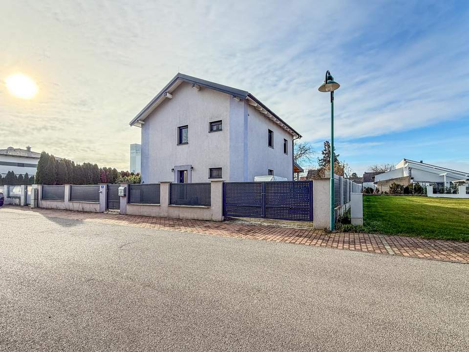 Modernes Einfamilienhaus großer Garten