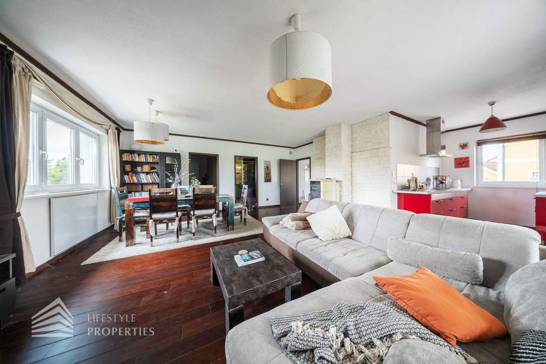 Mehr als ein Haus: stilvoll möbliertes Familiendomizil mit 42,1 m² Parkett-Wohnküche, Master-Suite & Wellness-Garten – nahe Wien