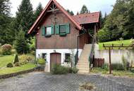 LANDHAUSVILLA mit HOF-ENSEMBLE, GÄSTEWOHNUNGEN UND ENTWICKLUNGSPOTENTIAL