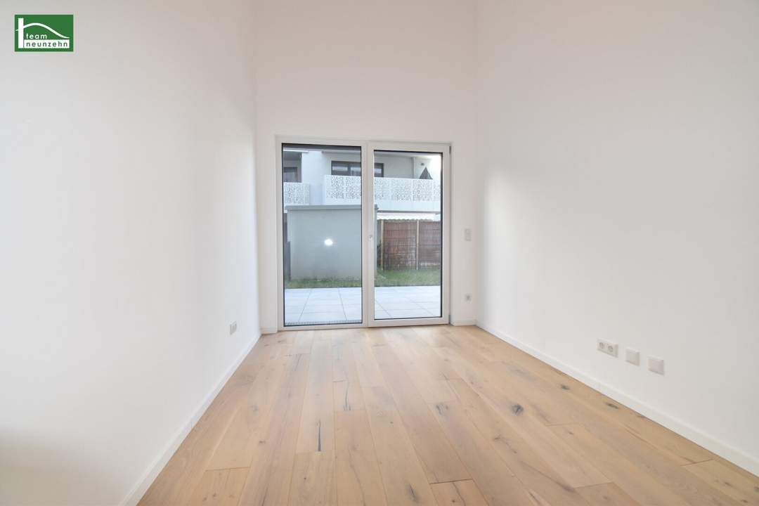 3.Zimmer-Erstbezug in Hofruhelage mit einer atemberaubenden Raumhöhe und Garten - sofort beziehbar in Nähe der U1 (Nettopreis). - WOHNTRAUM