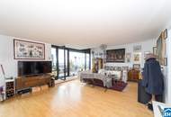 Lichtdurchfluteten Dachgeschoß-Maisonettewohnung mit traumhafter Terrasse und Grünblick!