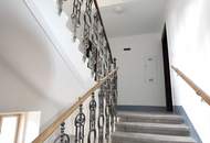 Das ist einzigartig! - Top 2,5 Zimmer Altbauwohnung mit Balkon und 32 m² Dachterrasse!