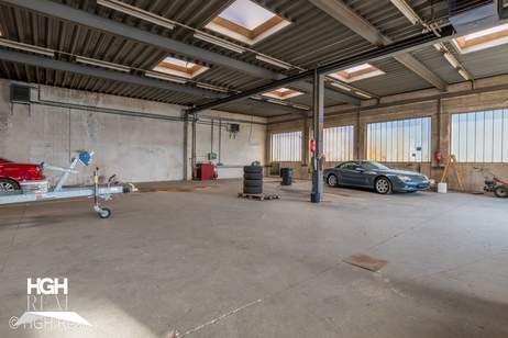 2325 Himberg Großes Grundstück mit heller beheizter HALLE, Außenfläche und bestandsfreiem Mehrparteienhaus mitten in Himberg, Gewerbeobjekt-kauf, 950.000,€, 2325 Bruck an der Leitha