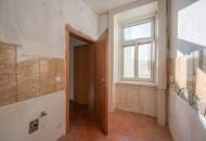 ++NEU++ 3-Zimmer ALTBAUWOHNUNG (sanierungsbedürftig) in ruhiger Lage!