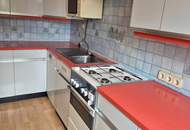 Renovierungsbedürftige 4 Zimmer Wohnung mit Loggia