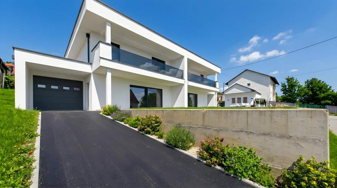 Edles Doppelhaus mit Pool