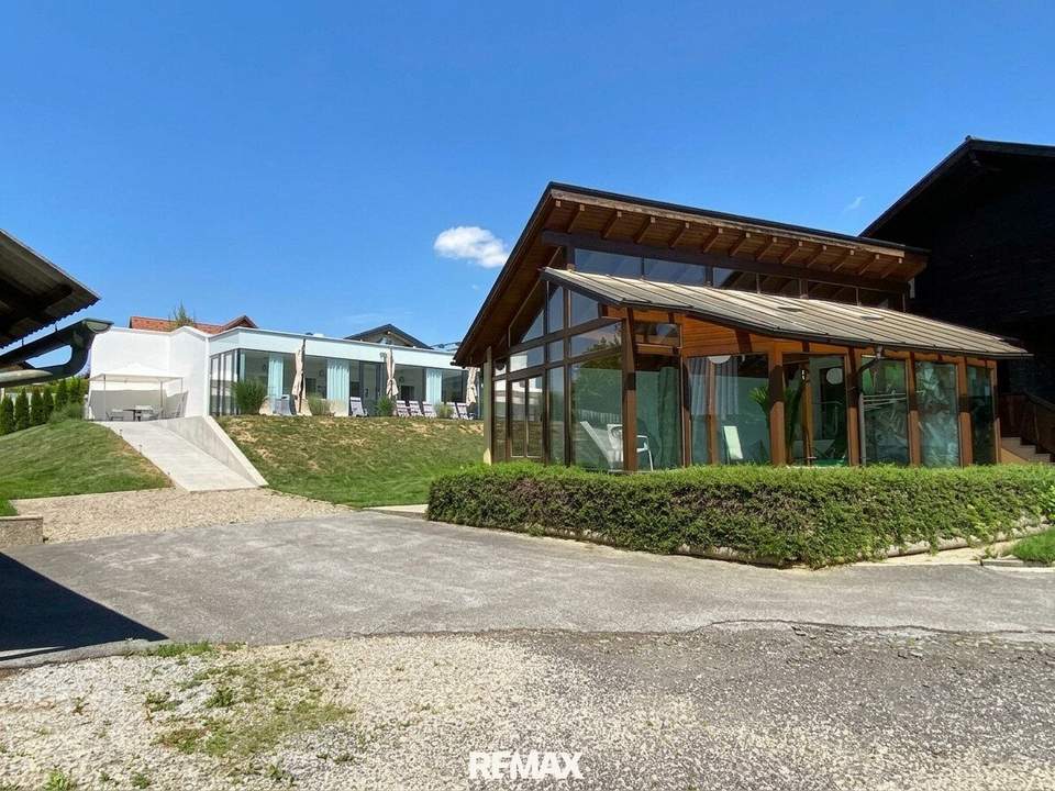 Touristisches Immobilienensemble mit Hallenbad – zwei Häuser, zahlreiche Möglichkeiten - wurde bereits touristisch genutzt!