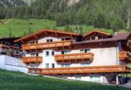 Alpine Eleganz – Stilvolles Apartment mit Service in Sölden!