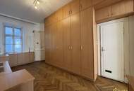 ROHDIAMANT IN TOPLAGE! U6 DIREKT. SANIERUNGSBEDÜRFTIGE 3,5 ZIMMER. FISCHGRÄTPARKETT.