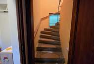 Haus mit zwei Wohneinheiten und Gartenidylle