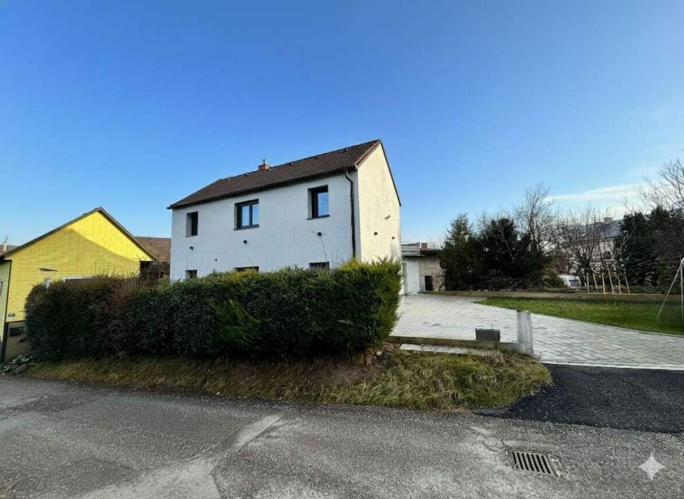 Teilsaniertes Einfamilienhaus mit 110 m2 Wohnfläche, in Karlstetten!