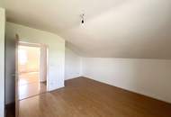 Dachgeschoßwohnung mit 200 m2 Garten