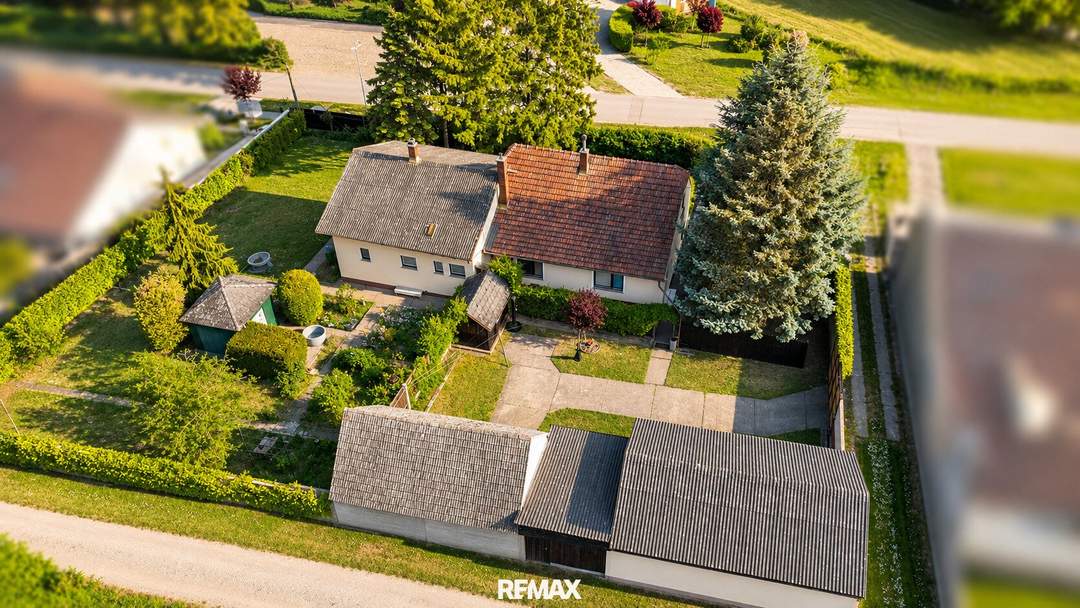 Gepflegtes Einfamilienhaus mit 1.439 m² Grundstück & Nebengebäude