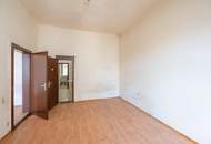 **Hannovermarkt** Renovation Opportunity: 3-Room Period Apartment with Approved Balcony and Airbnb Potentia