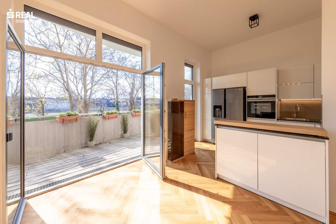 Altbaujuwel auf Top-Niveau mit Balkon &amp; zwei stilvollen Bädern