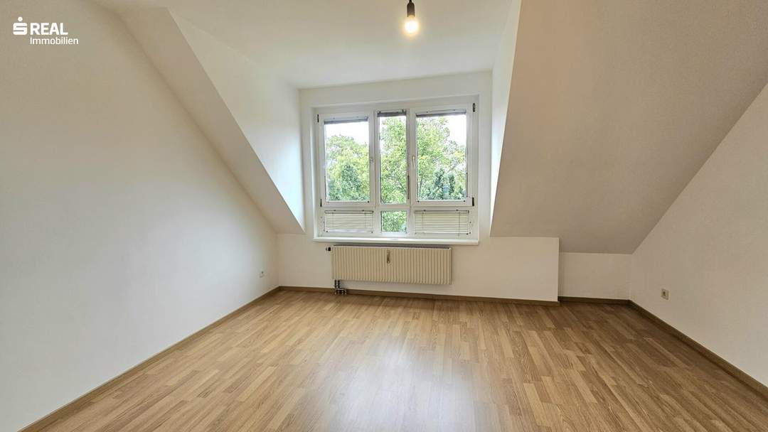 OPTIMALE FAMILIENWOHNUNG ODER 3-er WG AM HENRIETTENPLATZ