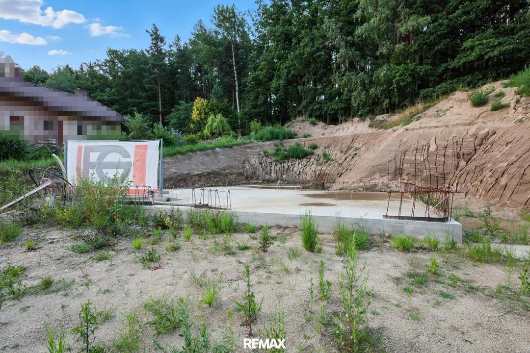 Baugrundstück mit Baubewilligung und Einreichplan für Einfamilienhaus, Garage und PKW Stellplatz