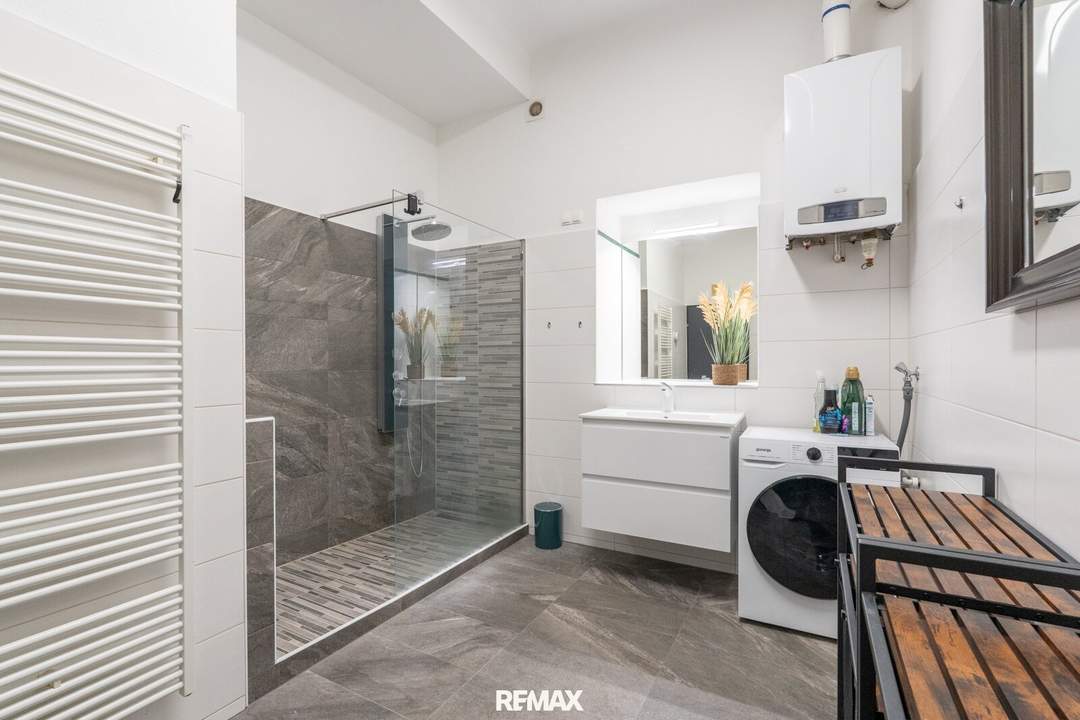 ALTBAUCHARME TRIFFT MODERNE ELEGANZ – EIN WOHNJUWEL MIT STIL UND CHARAKTER!
